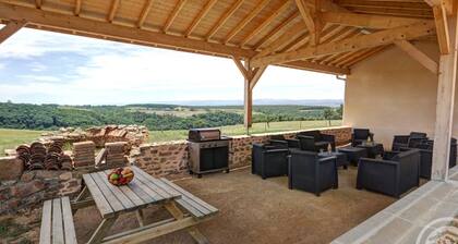 Luxury cottage with spa, pool and sauna, pet-friendly in Pinay