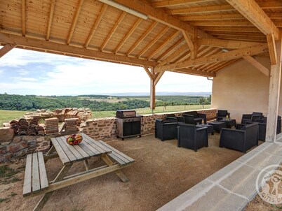 Luxury cottage with spa, pool and sauna, pet-friendly in Pinay