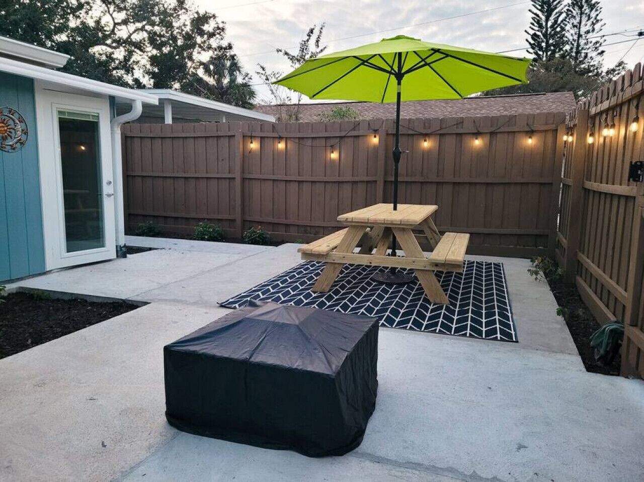 تناول الطعام بالخارج