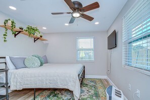 1 chambre, bureau, fer et planche à repasser, accès au Wi-Fi (inclus)