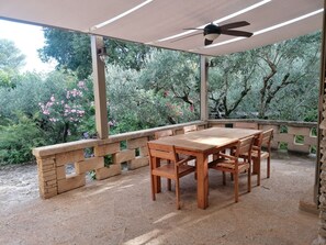 Outdoor dining - The whisper of the olive trees (Castillon-du-Gard)