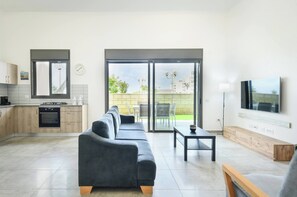 Apartment | Living area - Achziv Beach Getaway with Balcony by Sea N Rent (Nahariya)