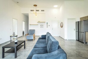 Apartment | Living area - Achziv Beach Getaway with Balcony by Sea N Rent (Nahariya)