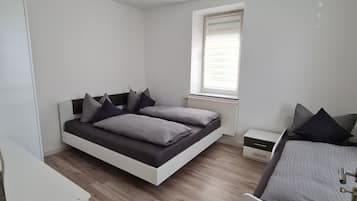 3 slaapkamers, een bureau, reisbedje, gratis wifi