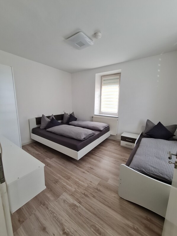 3 habitaciones, escritorio, cuna de viaje y wifi gratis