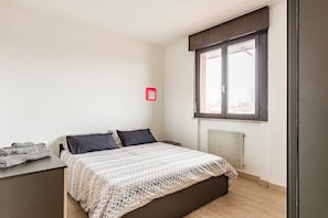 1 bedroom, free WiFi, bed sheets - Second floor apartment in Udine (Udine)