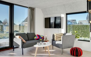 Smart TV - Amazing home in Otterup with kitchen (Otterup)