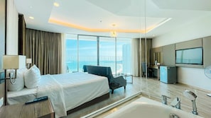 Panoramic Suite | Egyptian cotton sheets, premium bedding, down comforters, pillowtop beds - Panorama Luxury Sea View Apartment (Nha Trang)