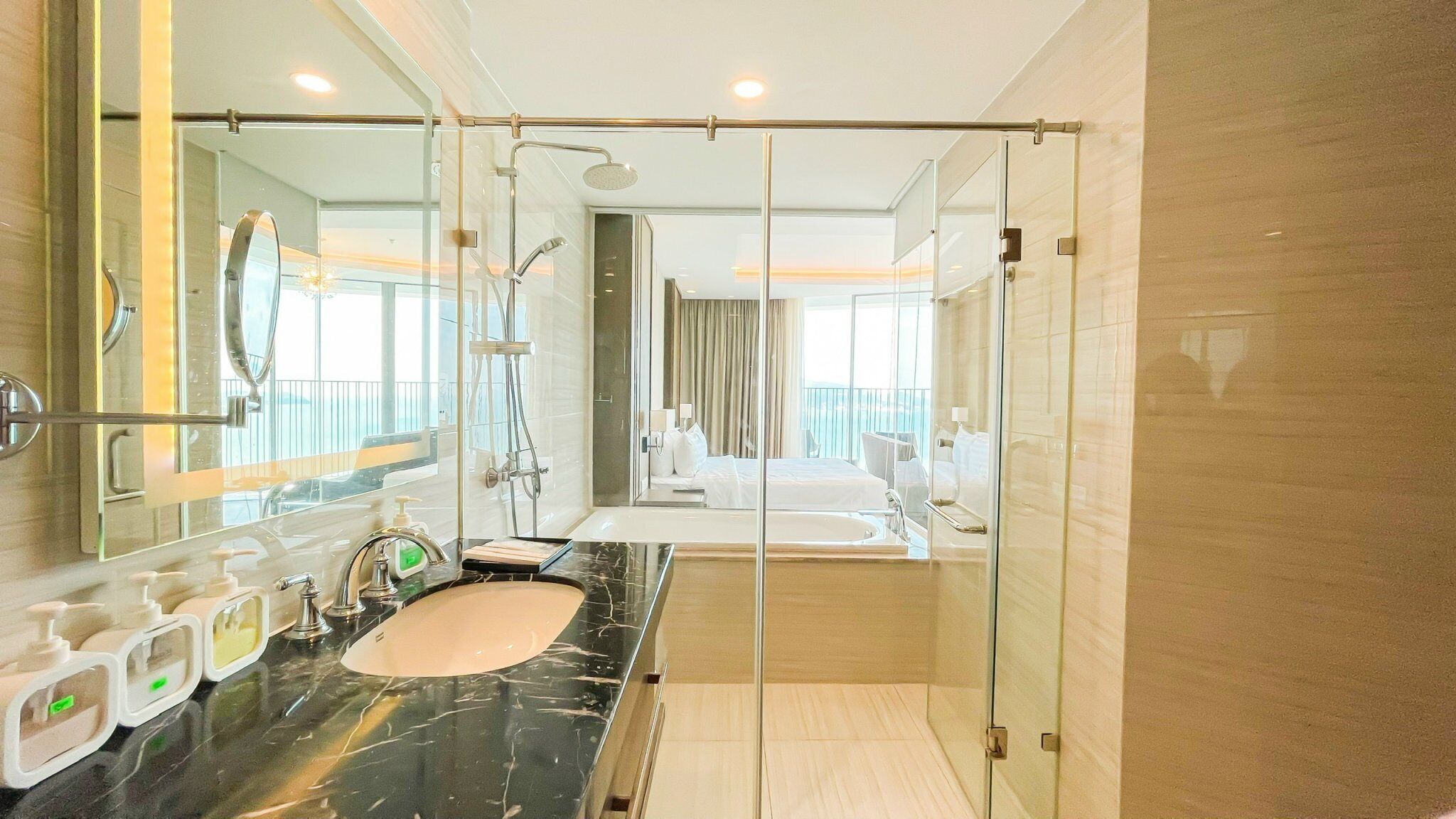 Panoramic Suite | Bathroom