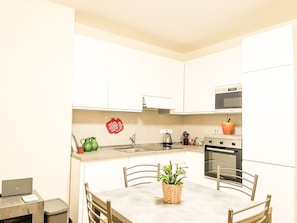 Kühlschrank, Ofen, Herdplatte, Geschirrspüler