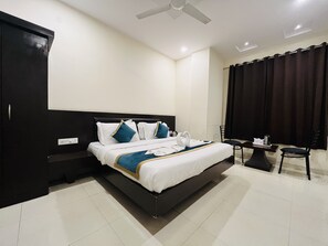 Soundproofing, rollaway beds, free WiFi, bed sheets - Hotel City Heritage Haridwar (Haridwar)