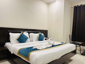 Soundproofing, rollaway beds, free WiFi, bed sheets - Hotel City Heritage Haridwar (Haridwar)