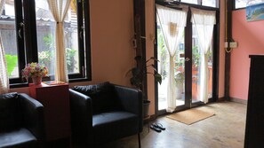 Reception - Non House Hostel (Bangkok)