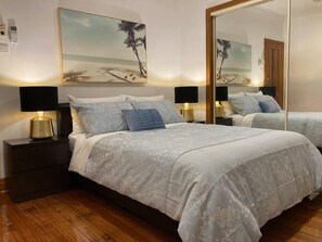 4 bedrooms, iron/ironing board, WiFi, bed sheets