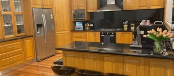 Style/Comfort/Spacious 4 Bedroom House plus study