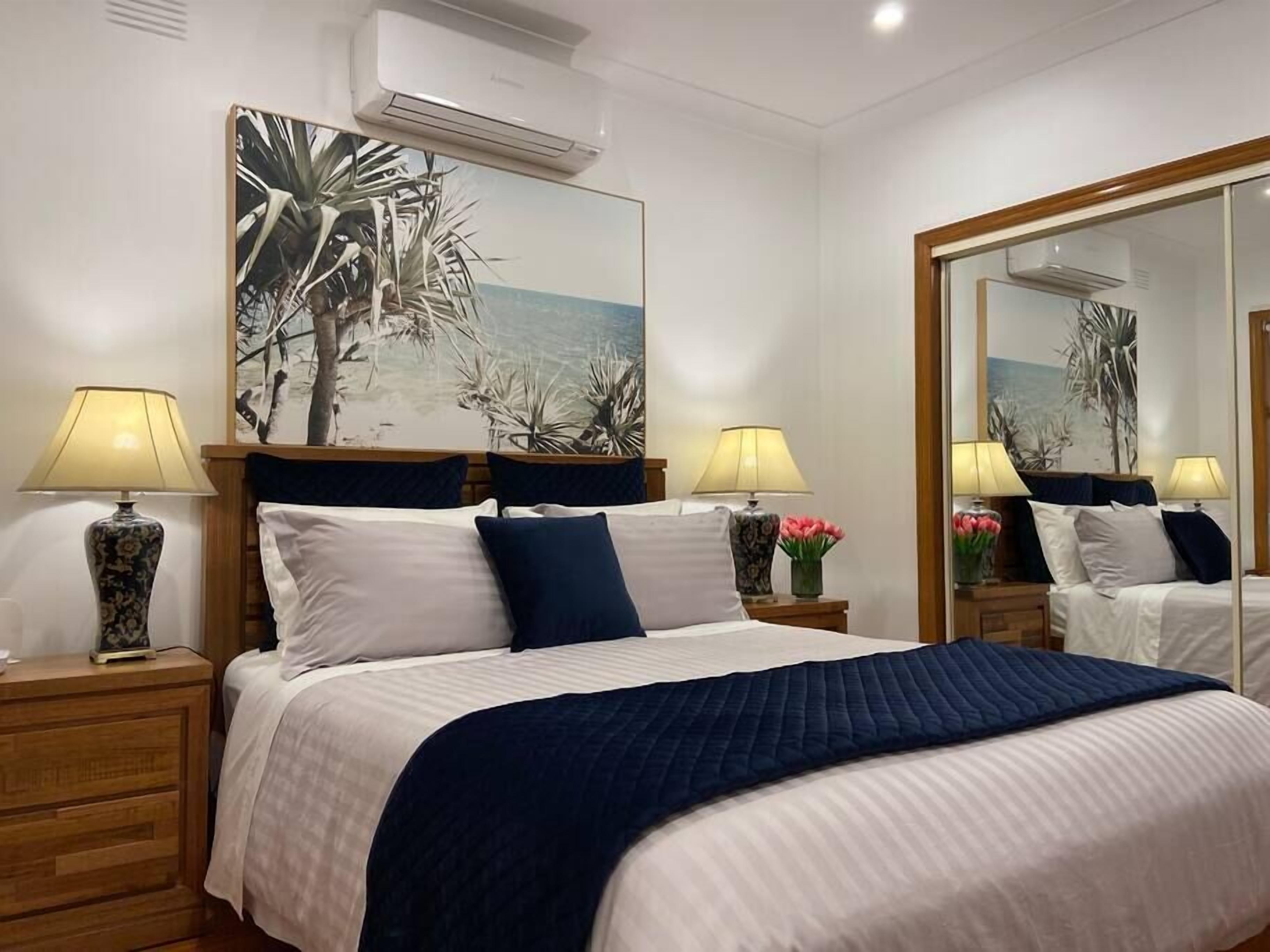 4 bedrooms, iron/ironing board, WiFi, bed sheets