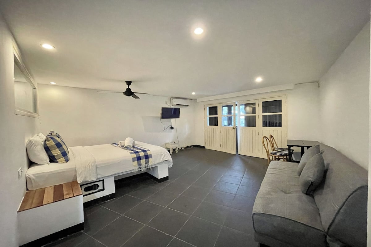 Suite | 1 chambre, bureau, Wi-Fi gratuit, draps fournis