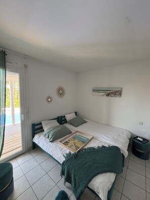 4 bedrooms, iron/ironing board, free WiFi