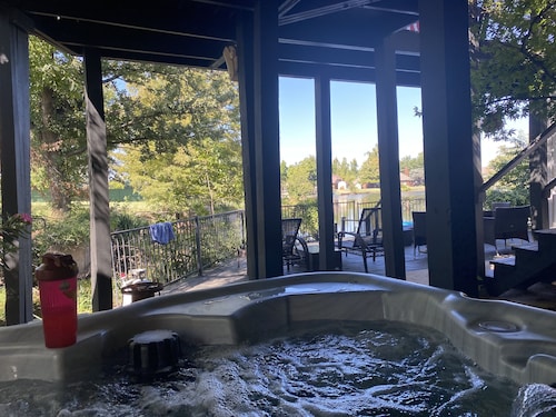 Beautiful House on the Lake with pool and hot tub