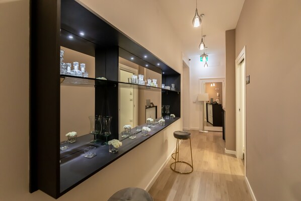 Interior - FJ Bianco Guest House (Naples)