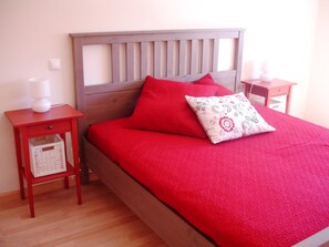 1 chambre, lit parapluie, Wi-Fi gratuit, draps fournis