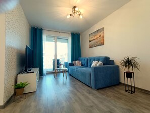 TV - Family apartment, playground, parking lot. (Kołobrzeg)