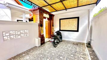 Parkir terbatas
