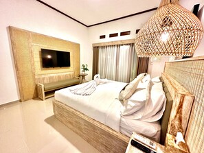 Kamar Deluks, 1 Tempat Tidur King | Brankas, tirai kedap cahaya, dan Wi-Fi gratis