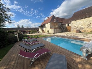 Alberca al aire libre y alberca climatizada