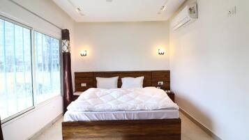 Premium bedding, minibar, individually decorated, individually furnished