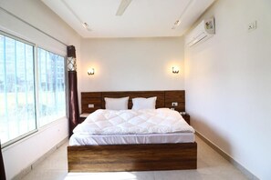高档床上用品、迷你吧、特色装修、特色家居