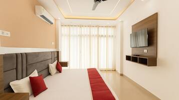 Deluxe Room | Premium bedding, minibar, individually decorated, individually furnished