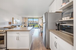 Refrigerador, microondas, horno, lavavajillas