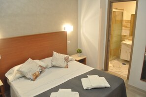 Standard Double or Twin Room | Minibar, in-room safe, iron/ironing board, free WiFi - Napoleone Luxury Home (Rome)