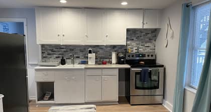 Large cozy and peaceful apartment walk anywhere