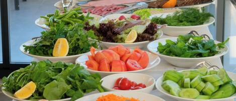 Free daily buffet breakfast