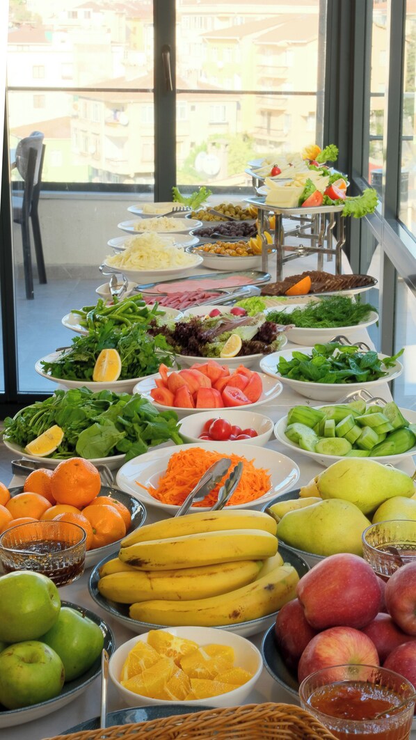 Free daily buffet breakfast - Sirius Otel Istanbul (Istanbul)