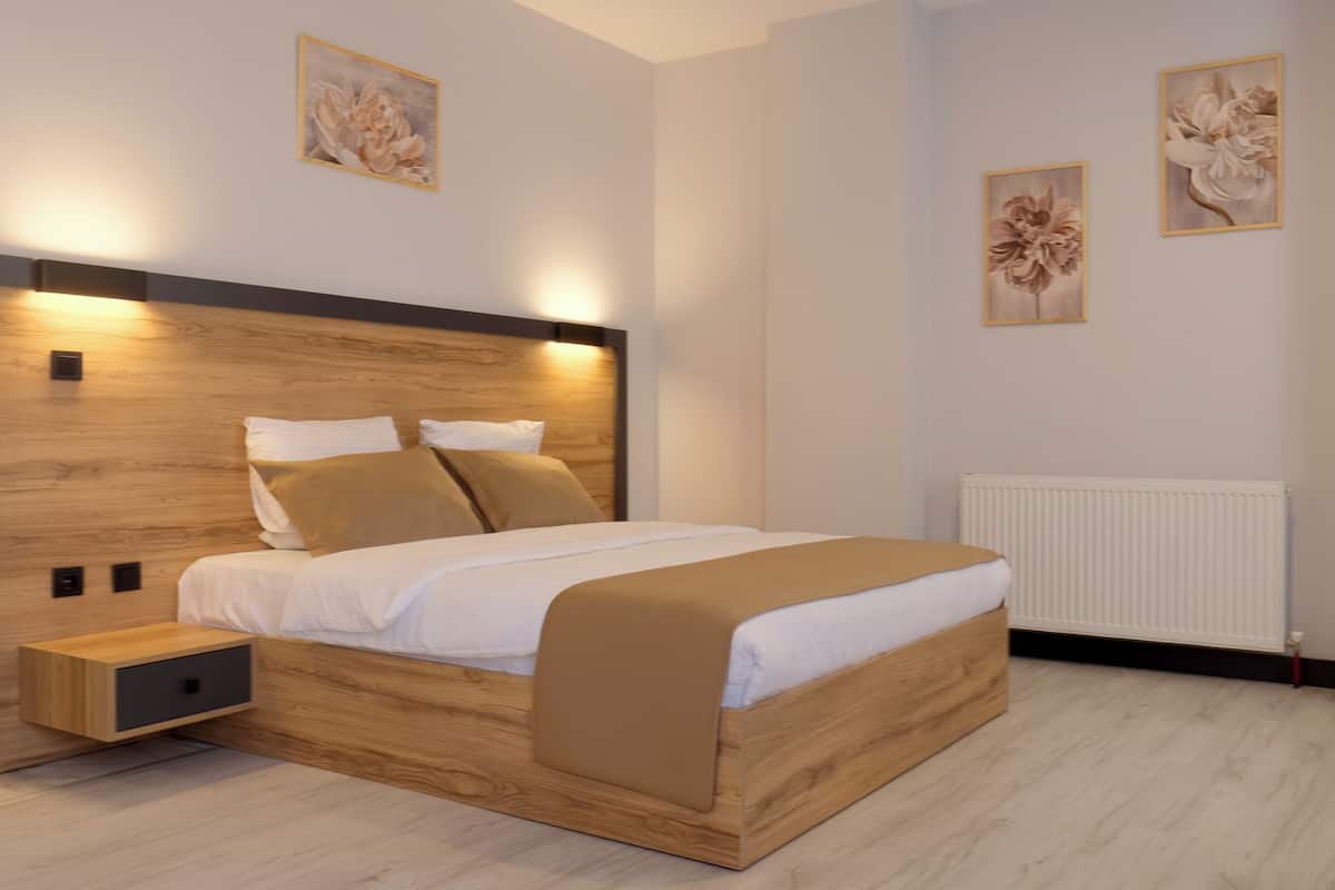 Suite junior | 1 habitación, ropa de cama de alta calidad y minibar
