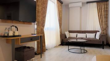 Suíte júnior | Roupas de cama premium, frigobar, cofres nos quartos, escrivaninha