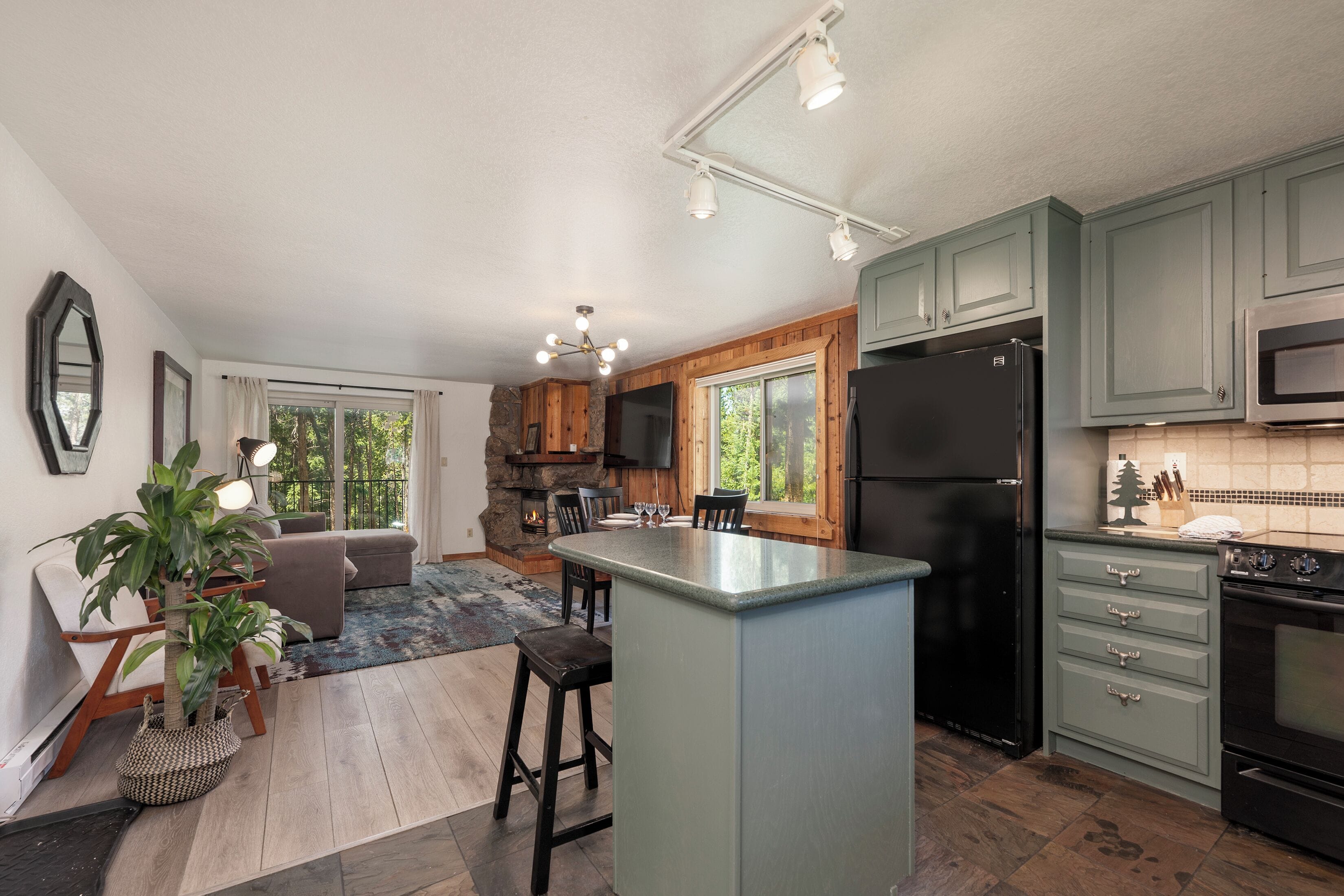 ثلاجة، ميكروويف، فرن، موقد طهي مسطح