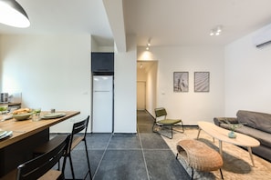 Lobby sitting area - Designed 3 Bedroom Apartment in Frenkel (Netanya)