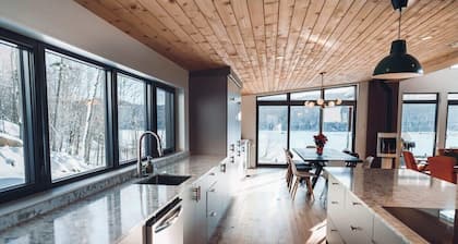 Lakeview Luxury Cottage w/ Private Spa