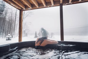 Spa - Lakeview Luxury Cottage w/ Private Spa (Sainte-Adèle)