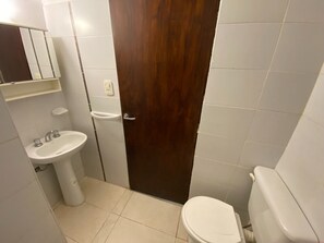 Economy Apartment | Bathroom | Shower - RA ÍCES (San Rafael)