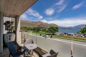 Outdoor dining - Pembroke Summary:
Sit (Wanaka)