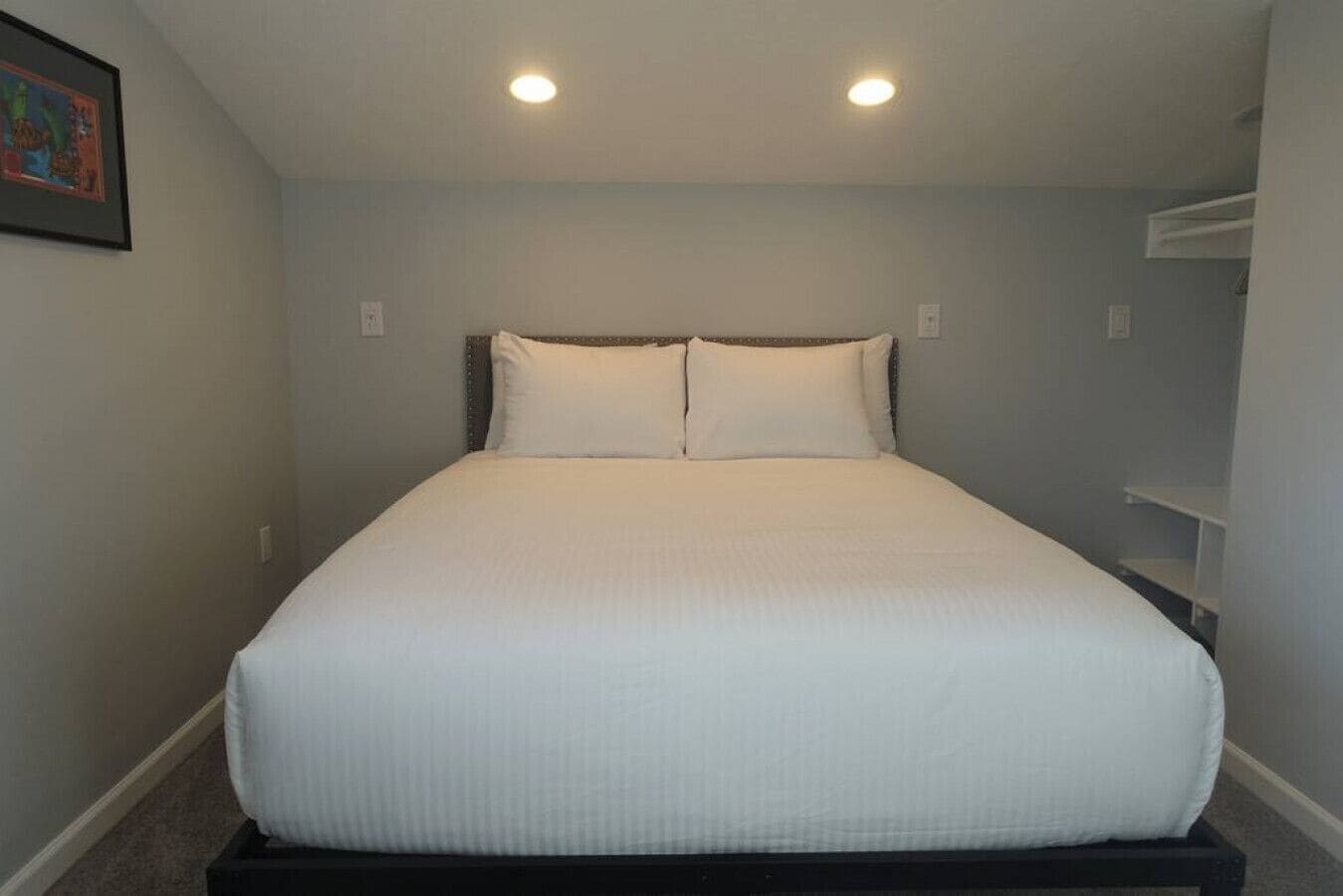 1 室のベッドルーム、デスク、アイロン / アイロン台、旅行用ベビーベッド