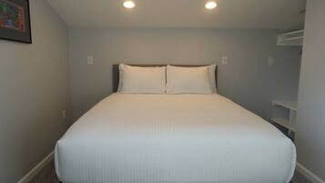 1 Schlafzimmer, Schreibtisch, Bügeleisen/Bügelbrett, Reisekinderbett