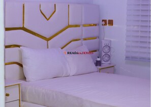 2 bedrooms, in-room safe, desk, iron/ironing board