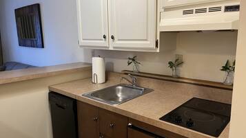 Fridge, microwave, dishwasher, coffee/tea maker