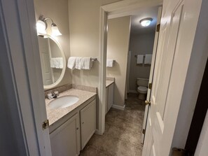 Såpe, sjampo og toalettpapir